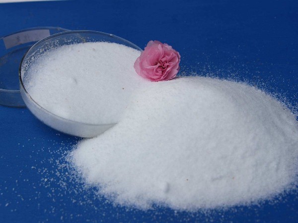 聚丙烯酰胺被稱為百業(yè)助劑？你知道它的特點(diǎn)嗎？